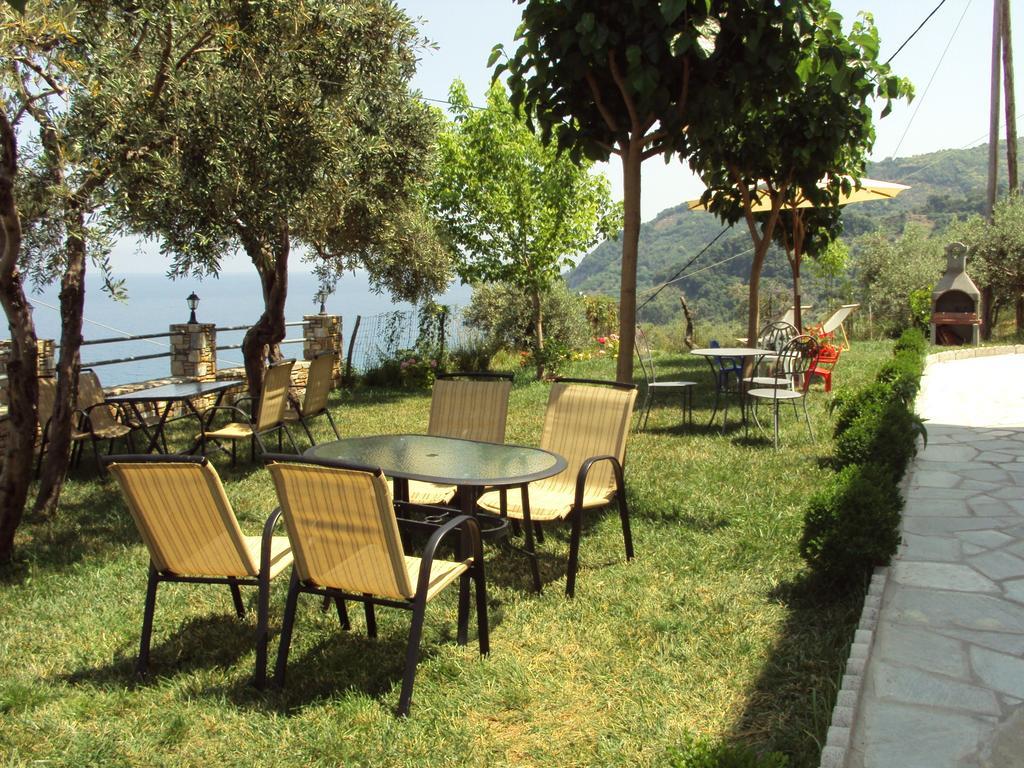 Guesthouse Enastron Chorefton Exterior photo